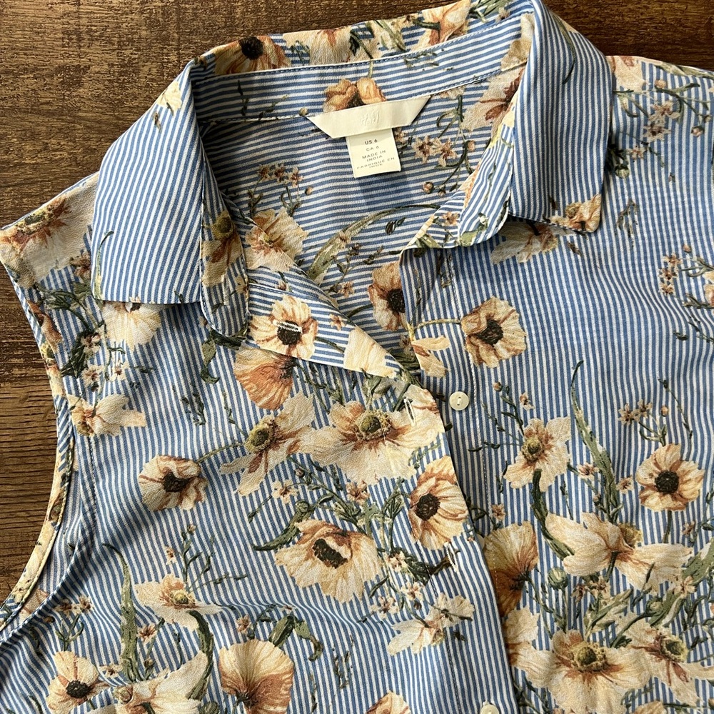 Floral Sleeveless Button Down Blouse